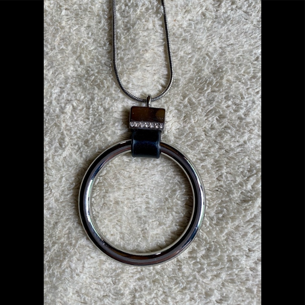 🌟WHBM Silver Tone Circle Necklace🌟